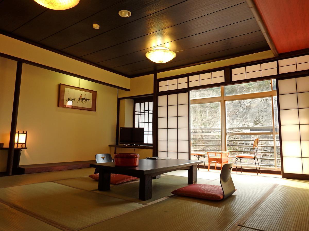 Готель Yamada Onsen Genenro Тояма Екстер'єр фото