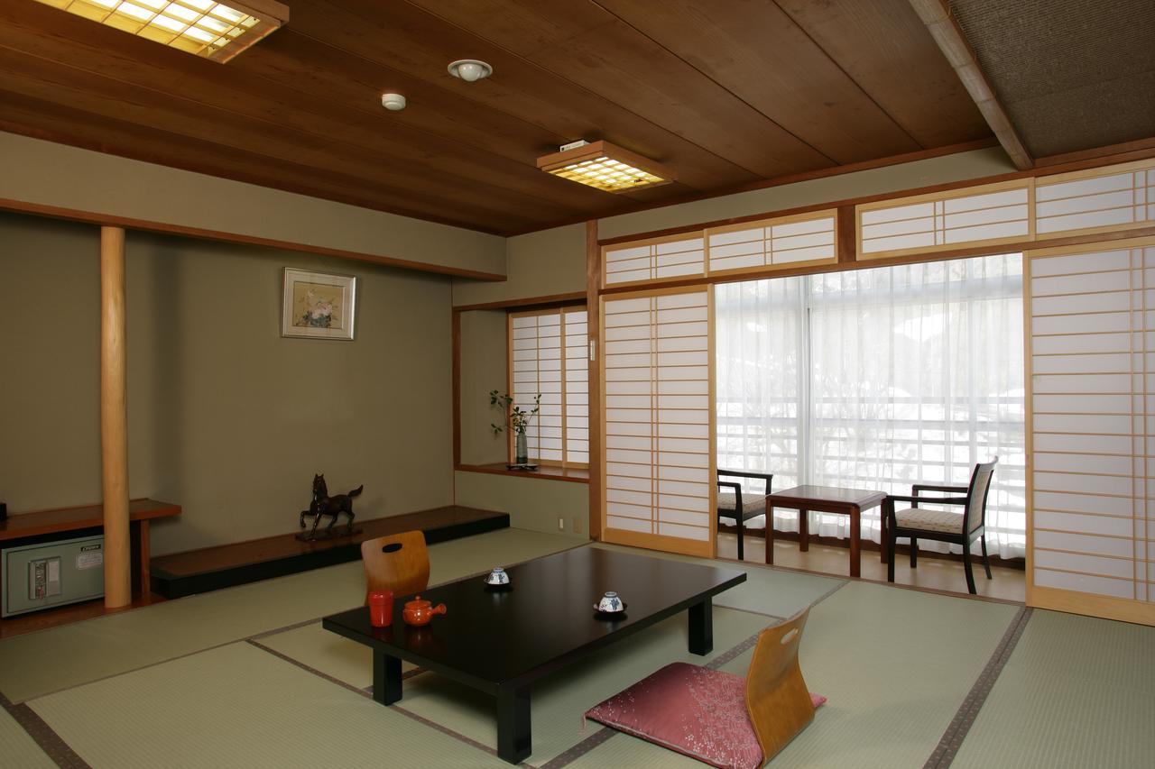 Готель Yamada Onsen Genenro Тояма Екстер'єр фото