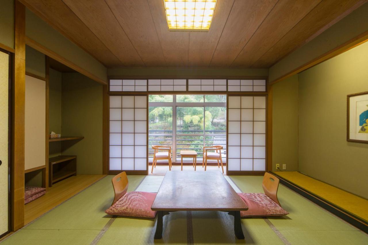 Готель Yamada Onsen Genenro Тояма Екстер'єр фото